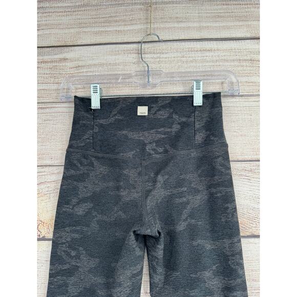 Vuori Clean Elevation Camo Leggings Womens XS Short Gray Camouflage - Picture 4 of 10